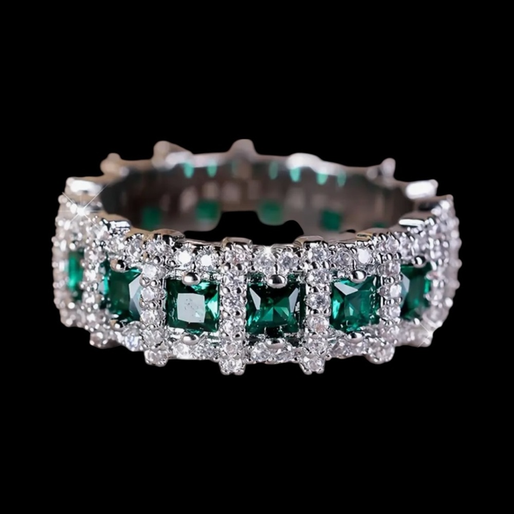 Emerald Green and Silver Ring nwot sz 8